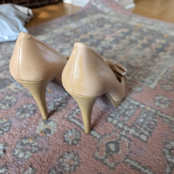 Cynthia Rowley Nude Bow Peep-Toe Heels 6.5 Beige Tan - Picture 4 of 6
